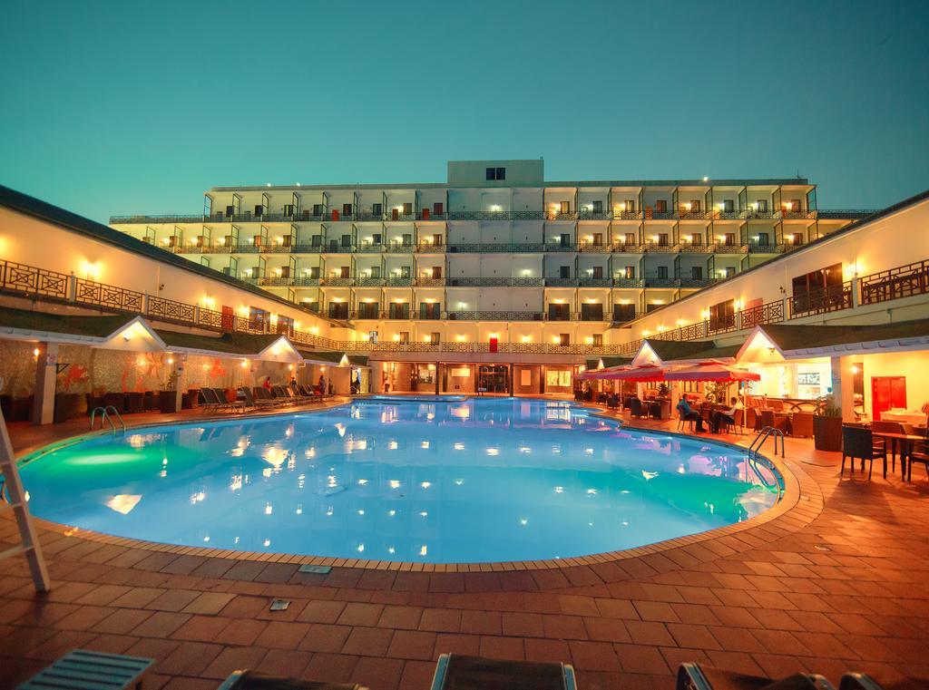 Ramada By Wyndham Princess Джорджтаун Экстерьер фото