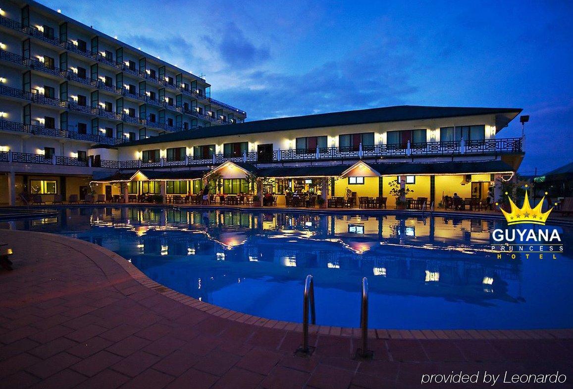 Ramada By Wyndham Princess Джорджтаун Экстерьер фото