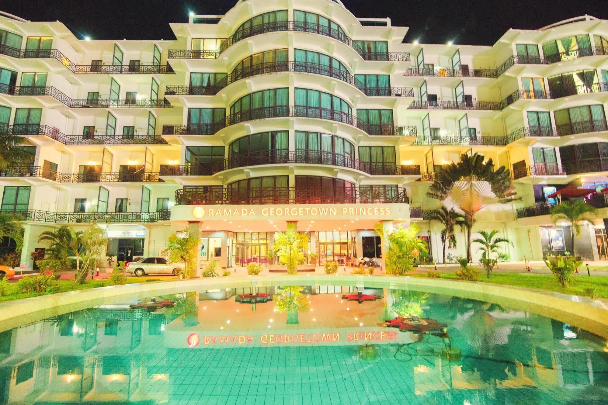 Ramada By Wyndham Princess Джорджтаун Экстерьер фото